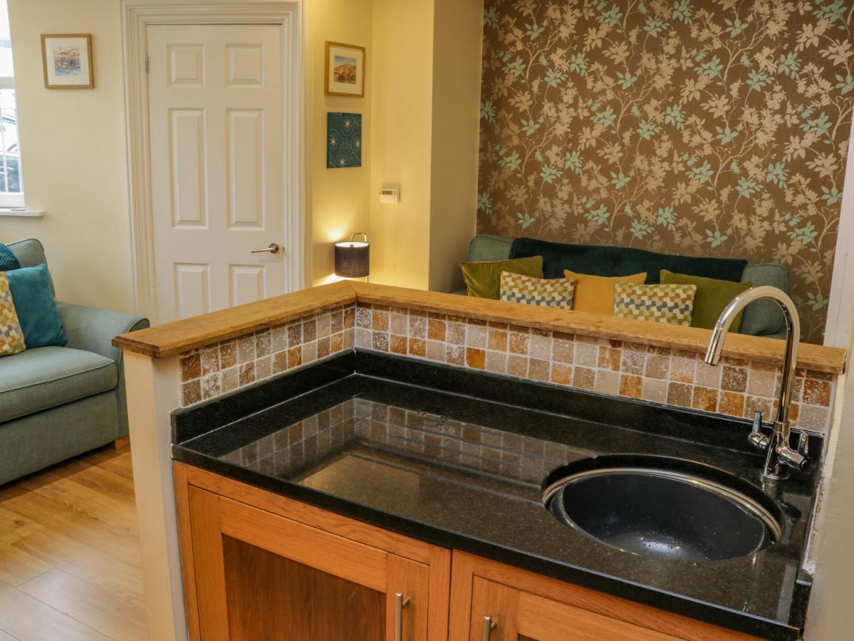 Apartment 6 Whitby Bagian luar foto