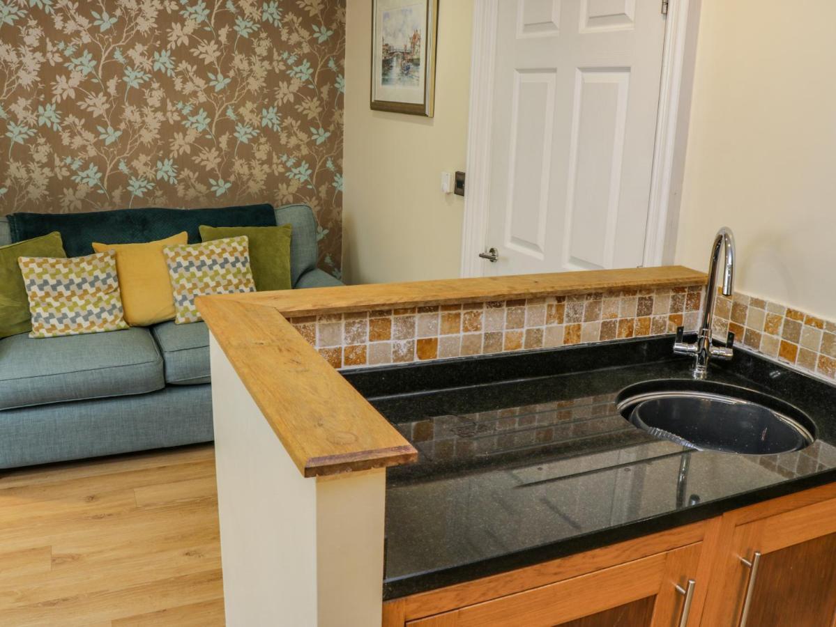 Apartment 6 Whitby Bagian luar foto