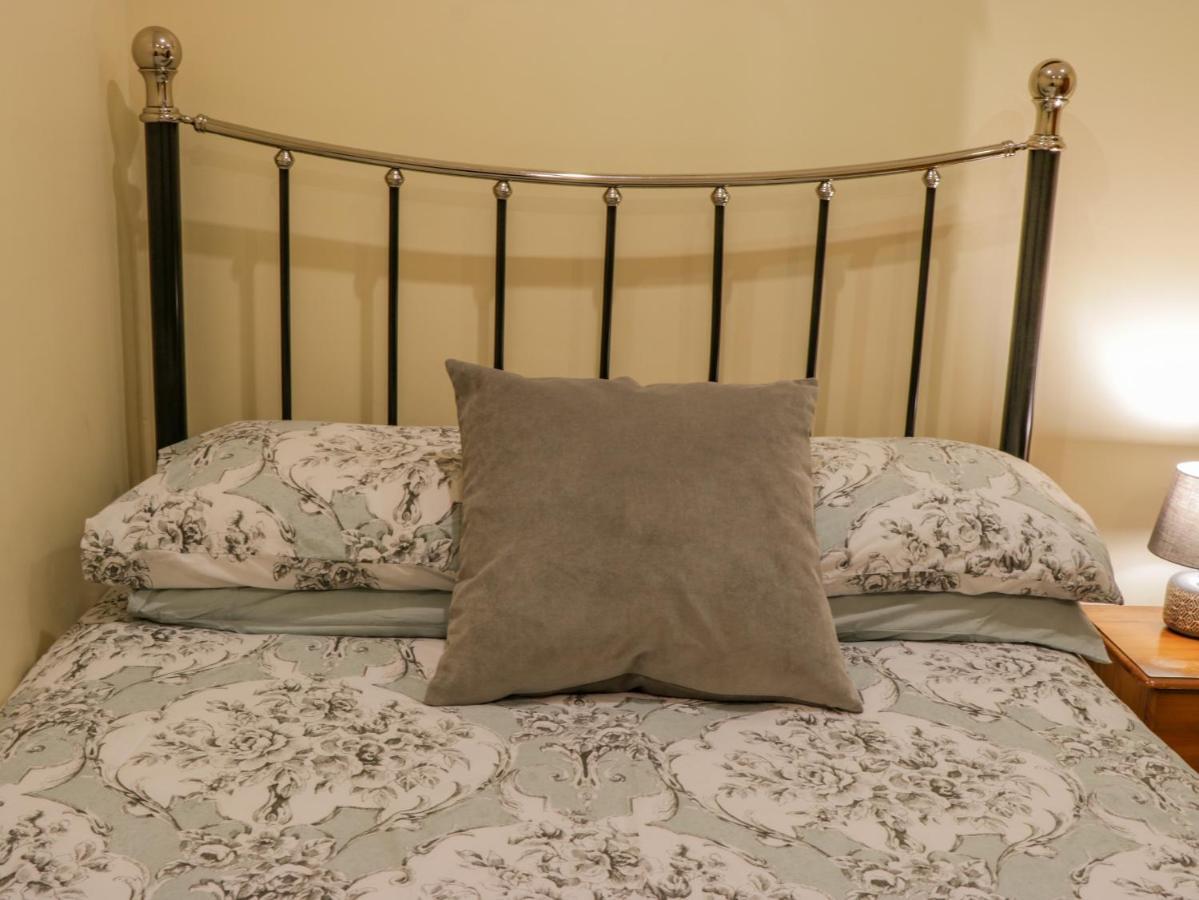 Apartment 6 Whitby Bagian luar foto