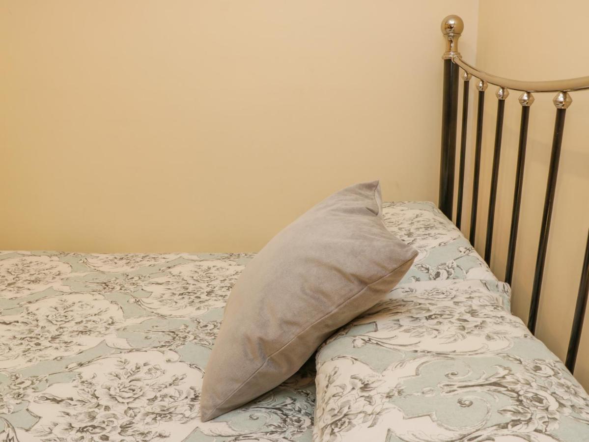 Apartment 6 Whitby Bagian luar foto