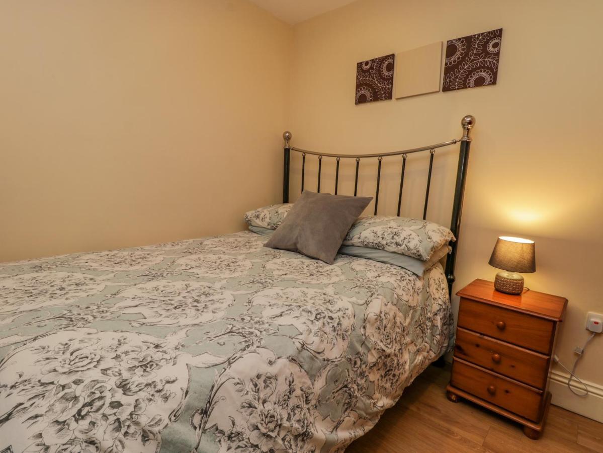 Apartment 6 Whitby Bagian luar foto