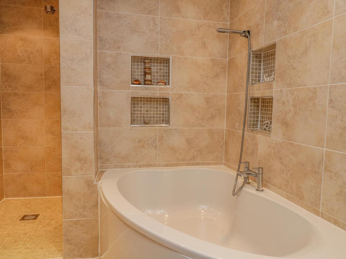 Apartment 6 Whitby Bagian luar foto